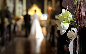 décoration florale pour un mariage à l'église