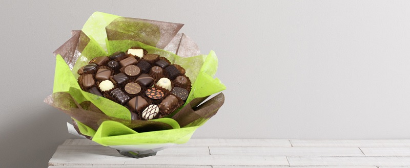 Découvrez notre sélection de bouquets et de compositions florales avec du chocolat !