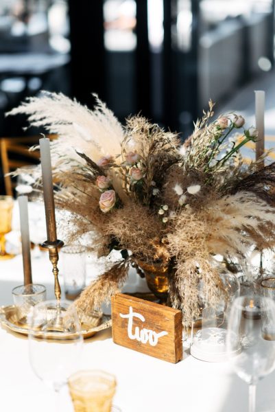 Décoration de mariage autour des fleurs séchées