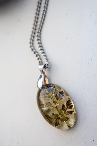 Pendentif fleurs séchées