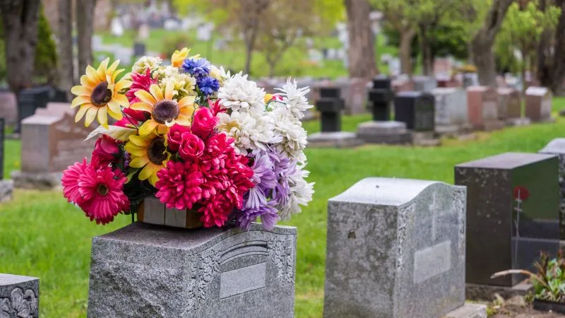 Comment fleurir une tombe