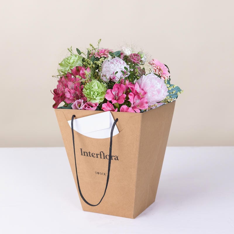 Bouquet de fleurs Interflora prêt à être livré