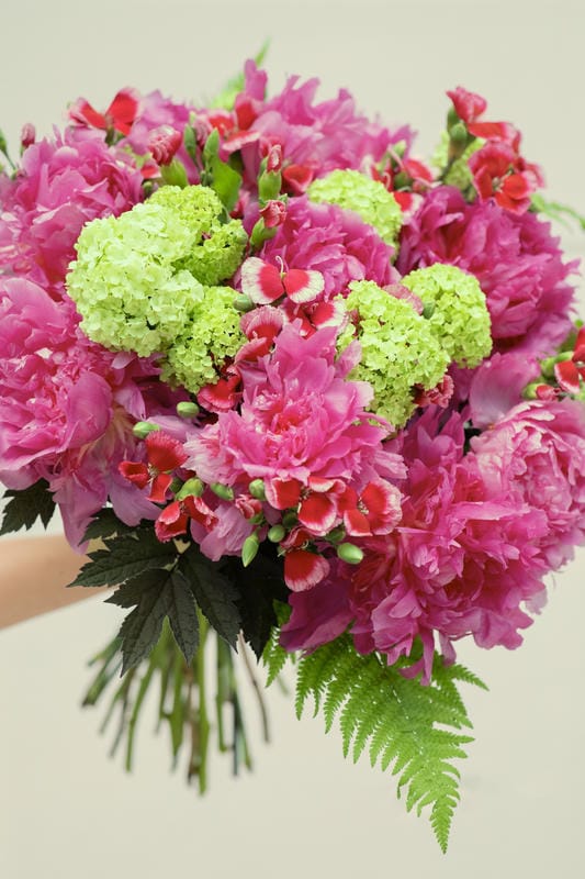 Bouquet de fleurs rose et vert