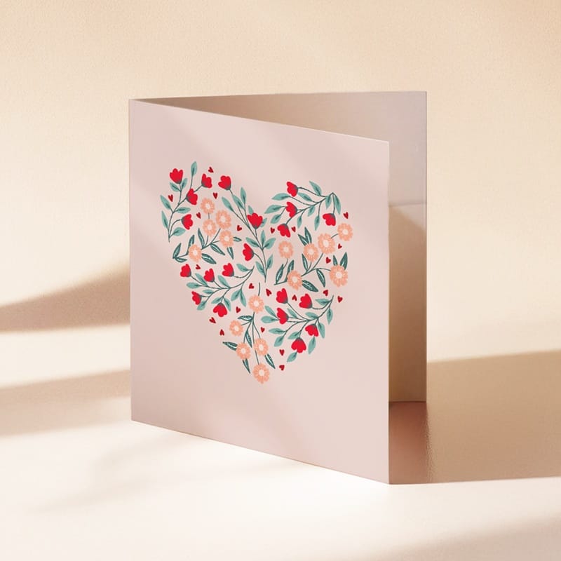 Carte pour la fête des Mères avec un cœur formé de fleurs
