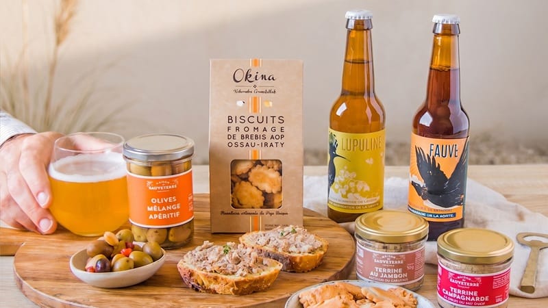 Bières, biscuits, tartines de terrines, olives
