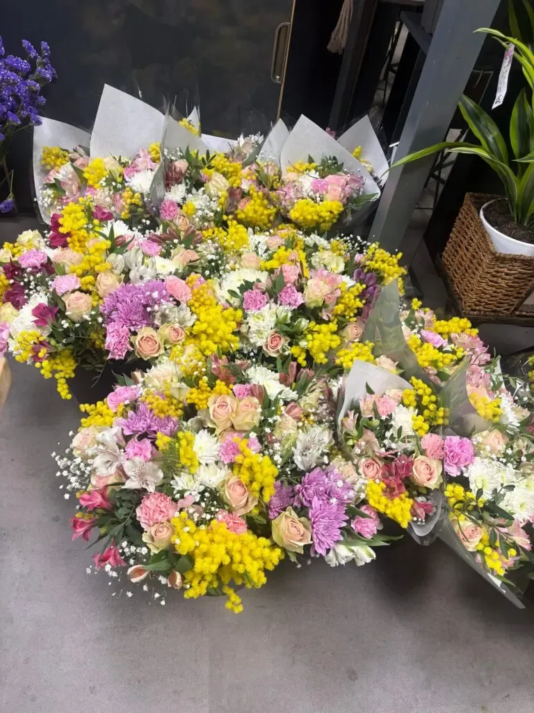 Distribution bouquets interflora enilive salariees scaled 2