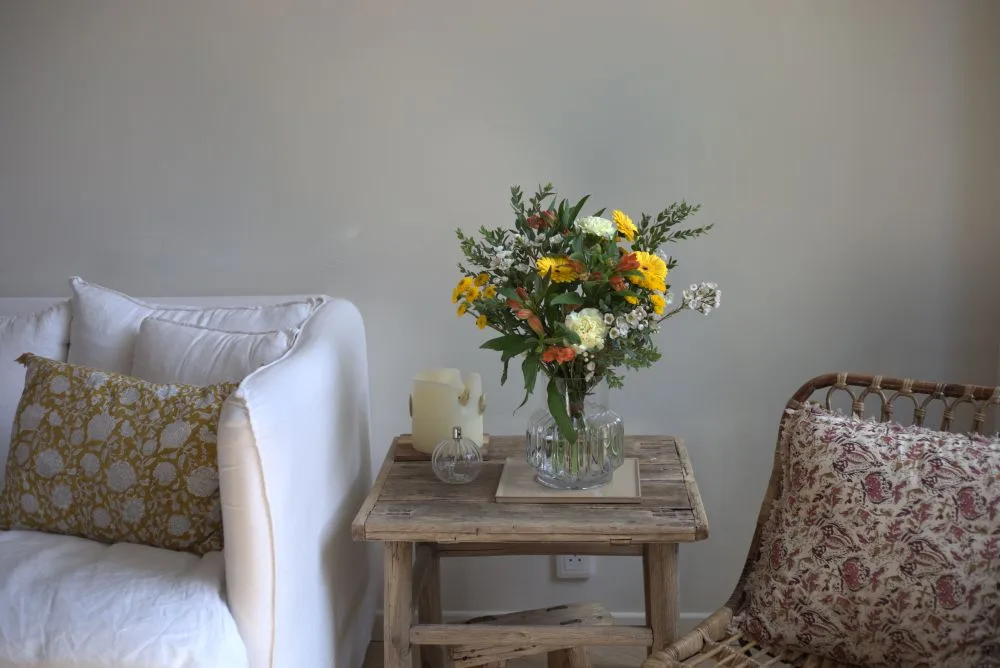 fleurs à l'ombre pendant la canicule