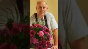 Comment faire un bouquet de fleurs ? Benoît vous montre 💐 #fleuriste
