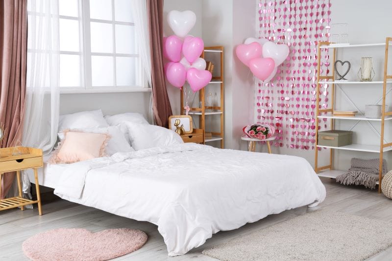 Chambre Décorée De Ballons Roses Pour Un Anniversaire, De Ballons