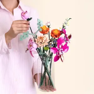Coffret de fleurs LEGO® et son vase