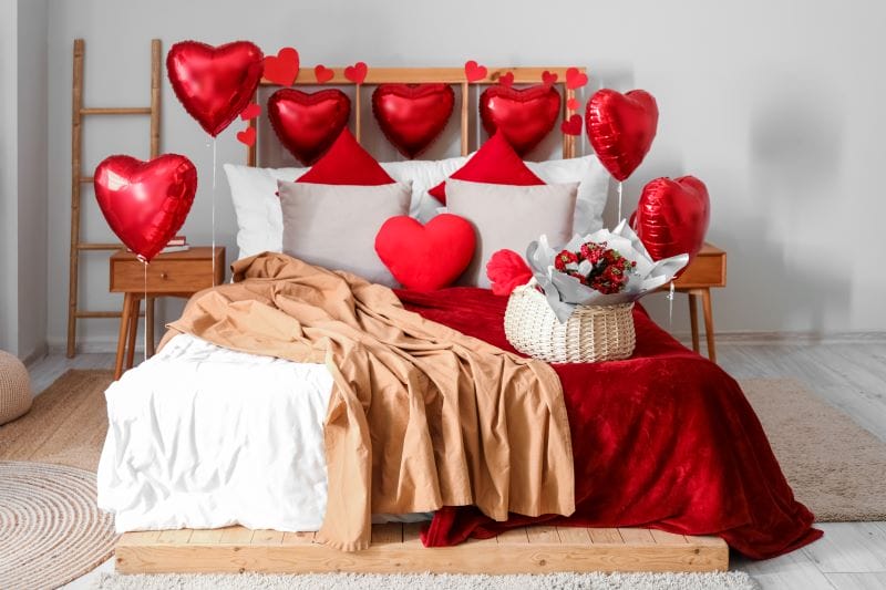 Lit bien décoré pour la Saint Valentin