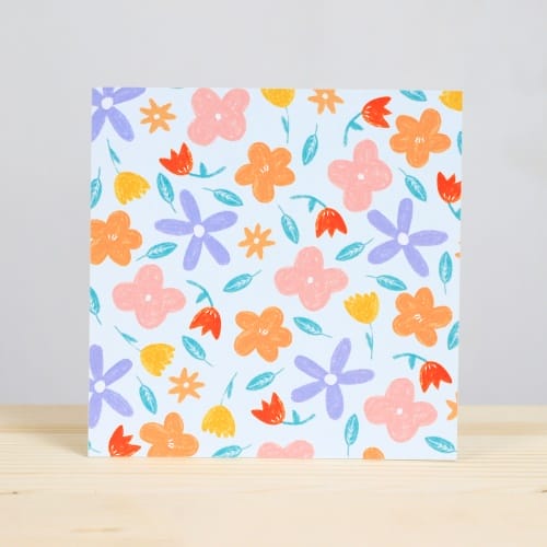 une carte avec des motifs de fleurs