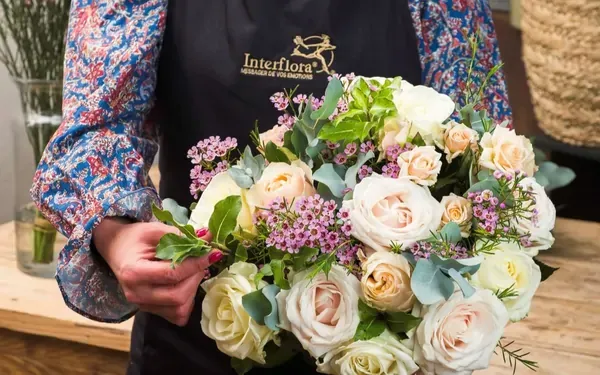 Bouquet parme fleuriste interflora