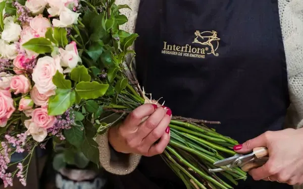 Confection bouquet fleuriste interflora
