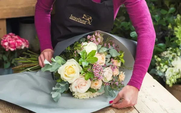 Fleuriste interflora confection bouquet