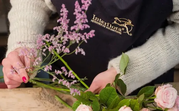 Fleuriste interflora mains