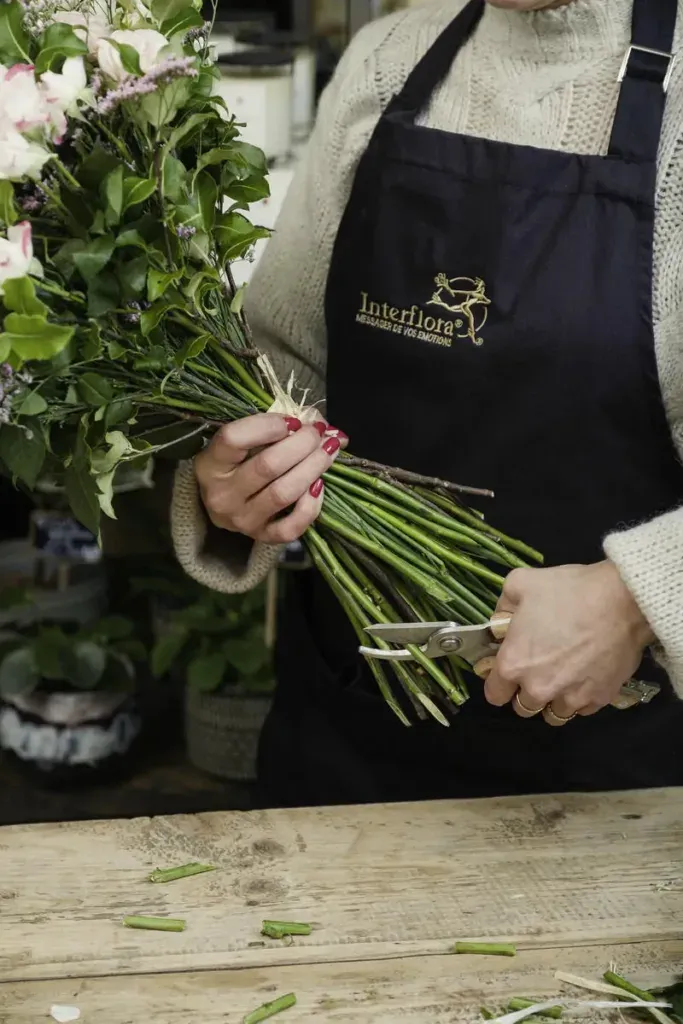 Elaboration bouquet fleuriste reseau interflora