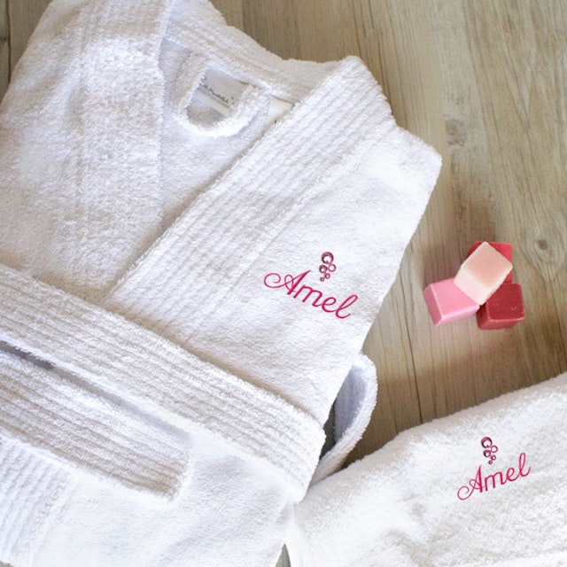 Peignoir brodé personnalisé pour femme