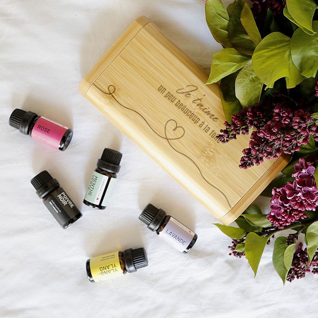 Coffret d'huiles essentielles personnalisé en bois
