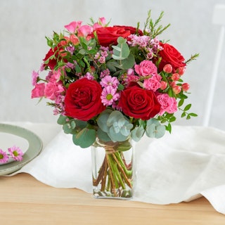 Eclat de rose et son vase offert