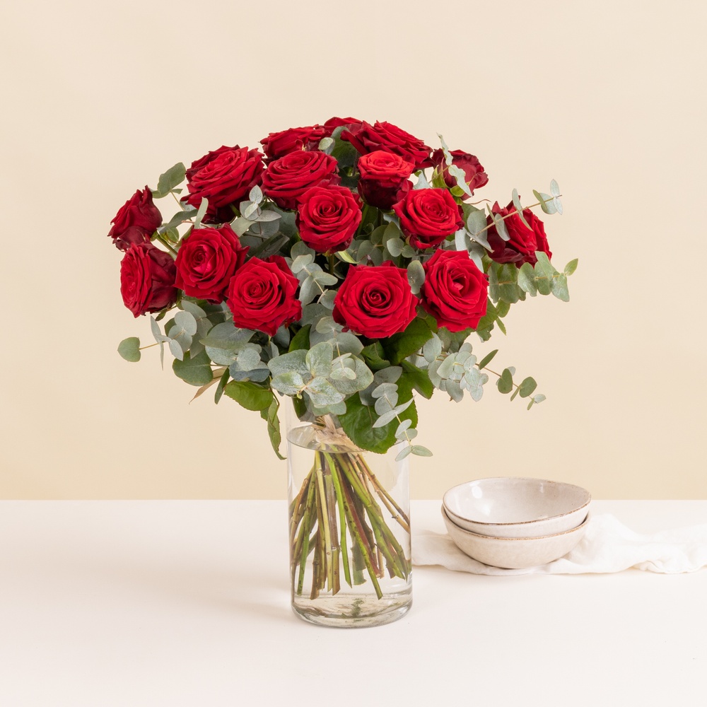 Bouquet de grandes roses rouges