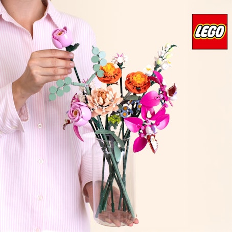 Coffret de fleurs LEGO® et son vase