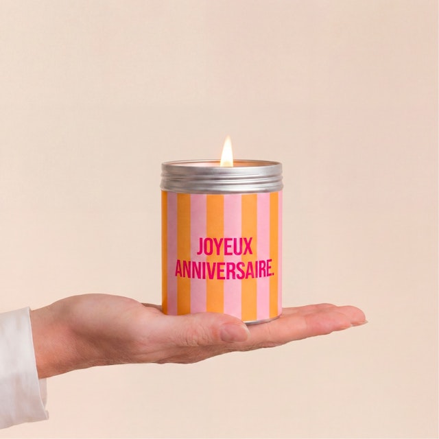 Roses et bougie d'anniversaire