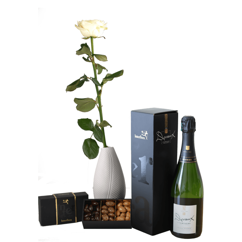 Trio festif : rose blanche, champagne et trio d'amandes