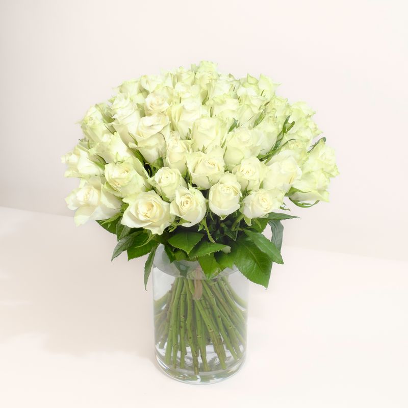 Brassée de roses blanches équitables - Livraison Interflora